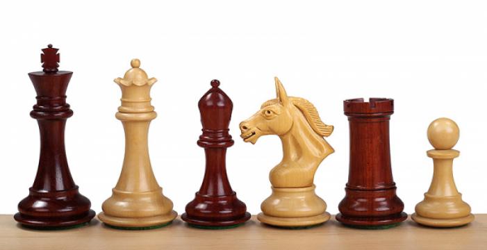 Piese sah Staunton 7 lemn Padauk Derby Knight de la Chess Events Srl