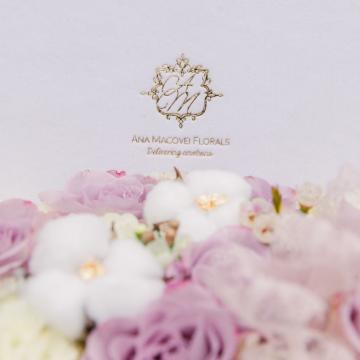 Aranjament floral White Royal de la Makoev Srl