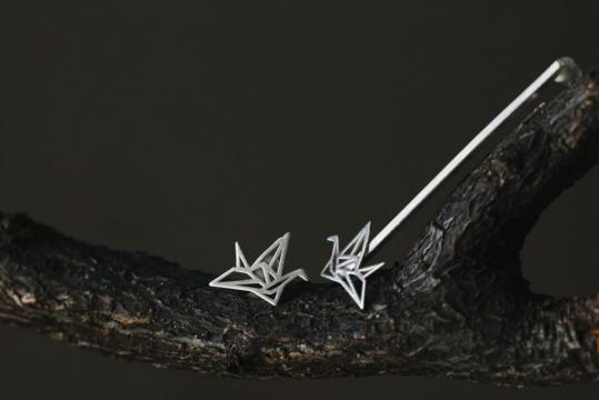 Cercei asimetrici argint cu origami de la Raw Jewellery Srl