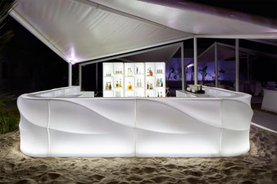 Bar modular luminos pentru plaja si piscina Baraonda de la SC Purify Studio SRL