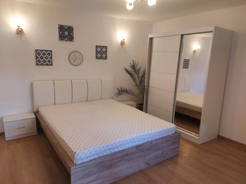 Set dormitor Porto alb 160 cm x 200 cm de la Wizmag Distribution Srl