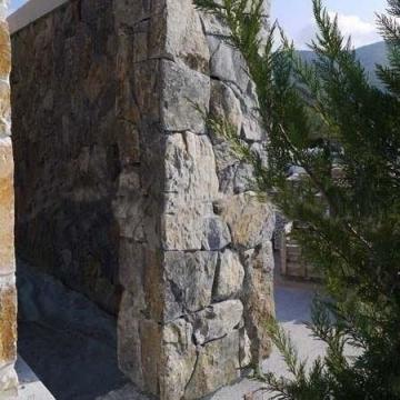 Marmura poligonala Rock Face Akron (coltar) de la Piatraonline Romania