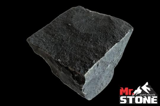 Piatra cubica din bazalt ~10 x 10 x 10cm de la Antique Stone Srl