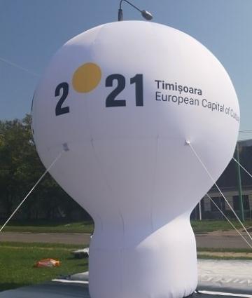 Balon gonflabil personalizat de la Flagland