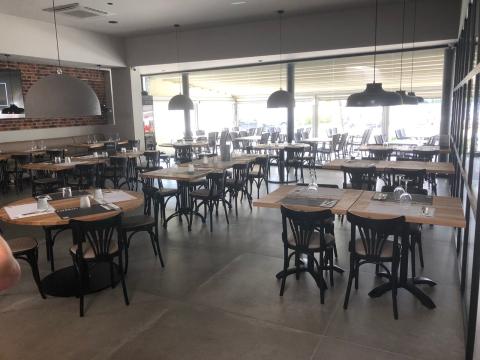 Proiect renovare restaurant de la Kolosales Rustic Tables And Furnitures Srl