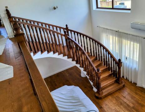 Scara interioara in spirala - Stejar masiv