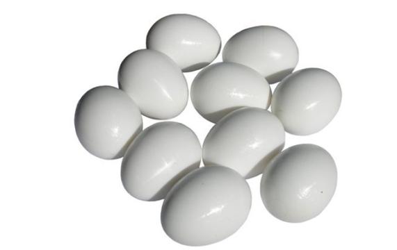 Oua gaini plastic de la Adinter Comserv Srl.