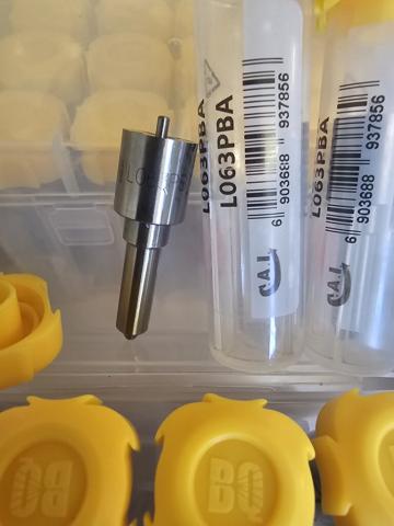 Duza injector motor Massey Ferguson L063PBA1 de la Kubo Yanm Industrial Srl