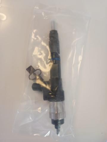 Injector Kubota V3800 095000-9690