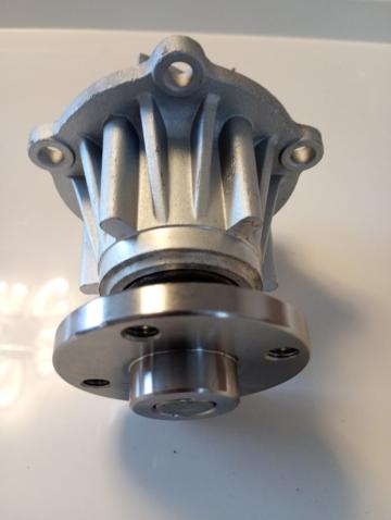 Pompa apa KT-105 16120-78120-71 de la Kubo Yanm Industrial Srl