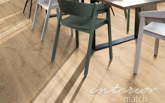 Parchet laminat Egger EPL200 Stejar Bayford deschis 10 mm de la Visaria Design Srl.