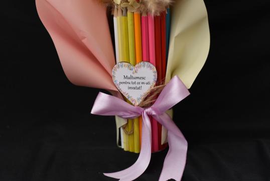 Personalizare aranjament scoala (nume, text, mesaj..) de la Flower Power Gift