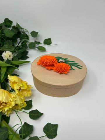 Cutie de bijuterii fina si eleganta cu flori fetru de la Mara Siebenburgen Verkauf Srl