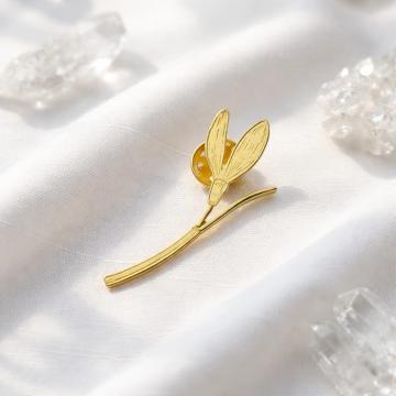 Brosa alama ghiocel magic de la Raw Jewellery Srl