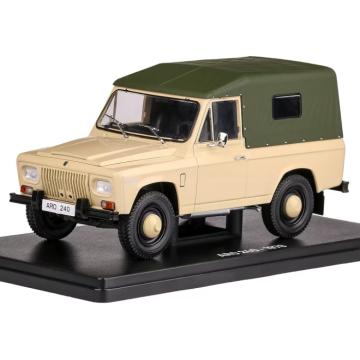 Macheta auto Aro 240 crem, din 1978, scara 1:24 - Outlet de la Hobbyplanet Romania