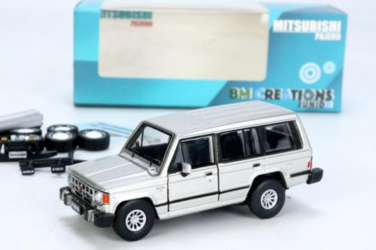 Macheta Mitsubishi Pajero MK1 argintiu, scara 1 64