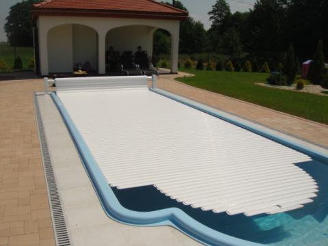 Acoperire piscina cu lamele de PVC