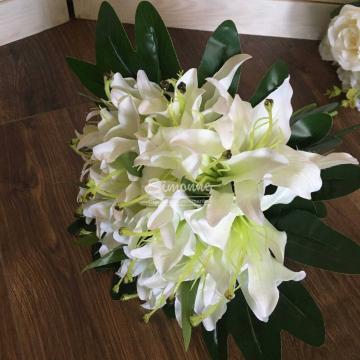 Buchet crini albi artificiali de la Simonne